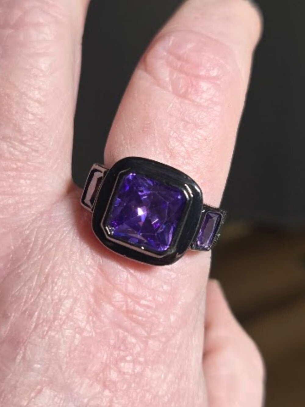 New stainless steel black/purple stone ring sz 10 1/2 in ring box